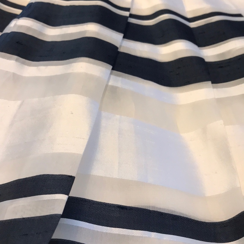 Dana Buchman 100% silk skirt - Picture 3 of 5